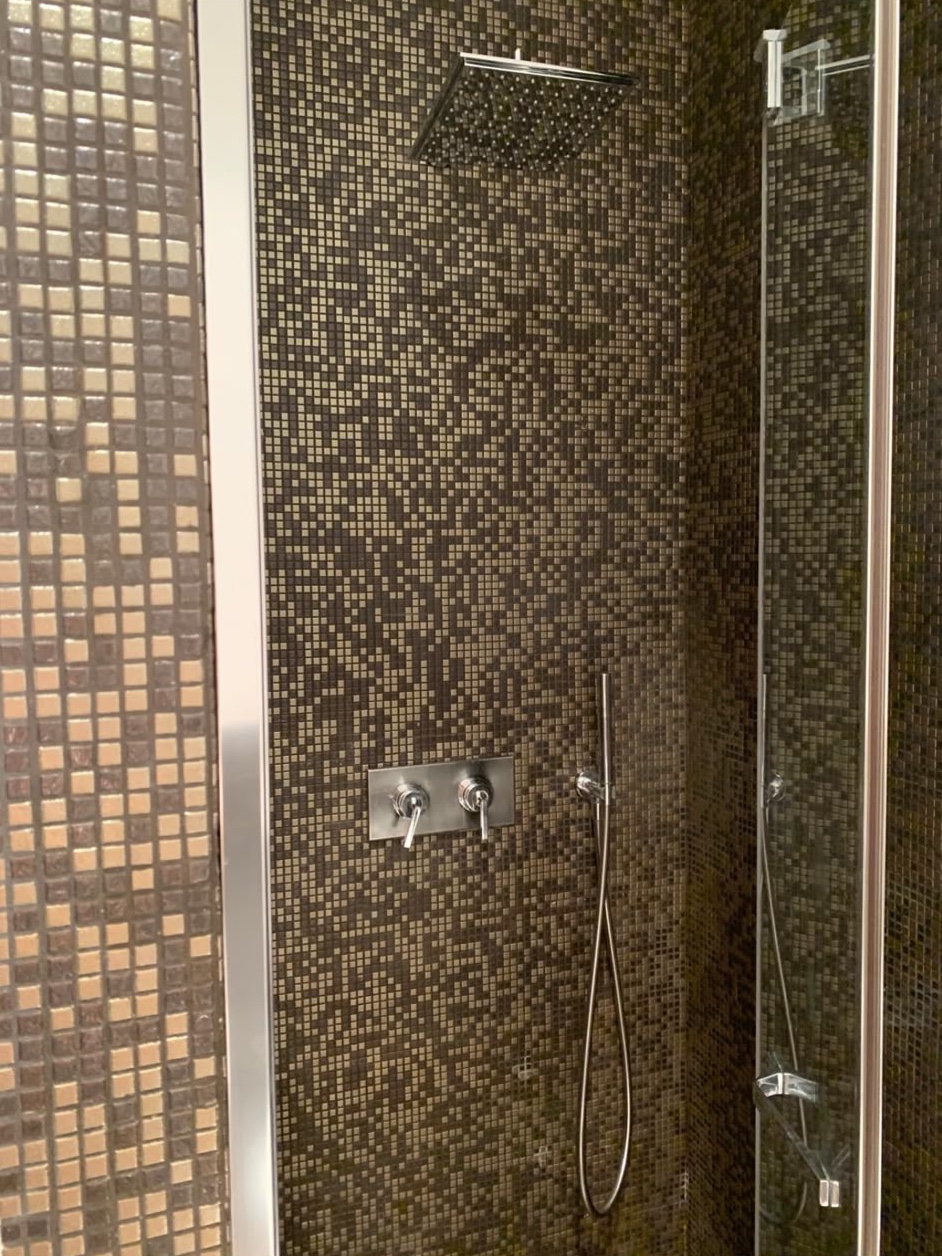 Walk-in shower in glass mosaic